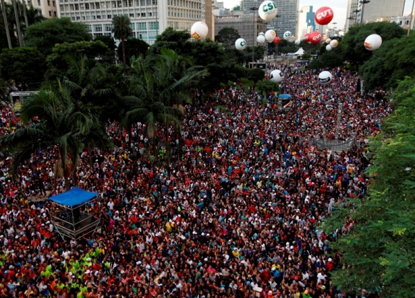 CUT, CTB, Intersindical, MST, MTST, CMP, mais 21 entidades do movimento social, PT, PC do B e PSOL juntos no 1º de Maio de luta