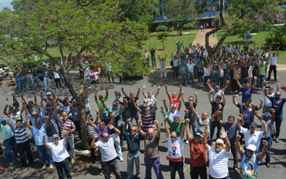 Em Assembleia Geral, Servidores do DER-DF aprovam indicativo de greve a partir do dia 07/11