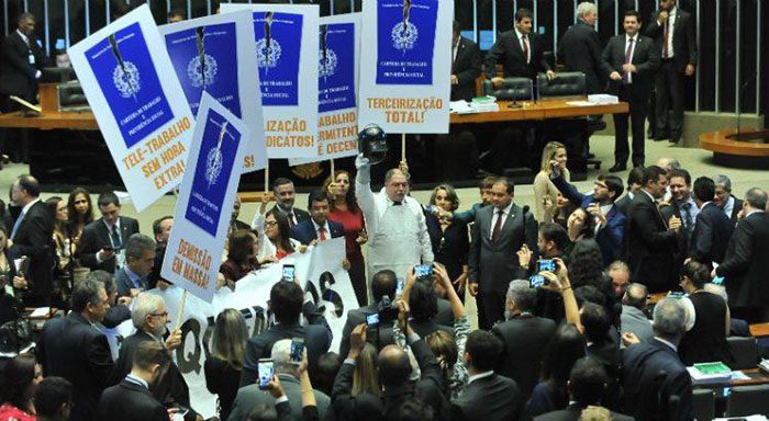 Projetos no Congresso pedem revogação da reforma trabalhista