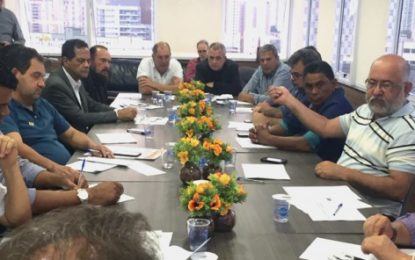 Centrais debatem plano de lutas e confirmam paralisação em novembro