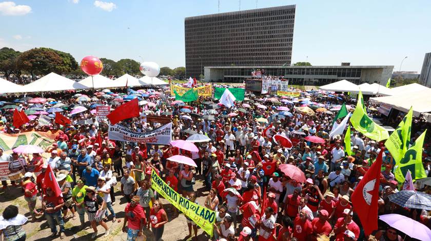 Falta vontade política para Rollemberg conceder aumento de servidores