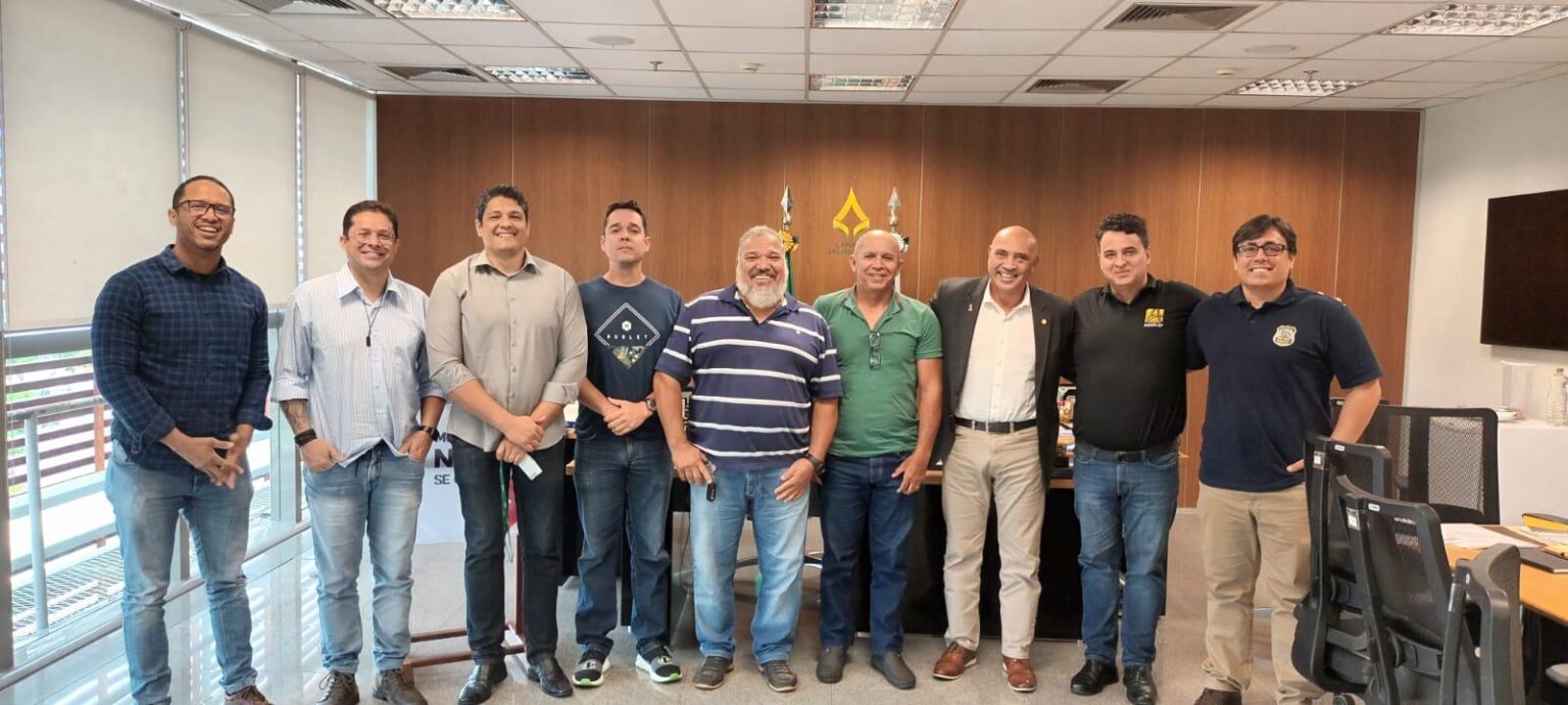 REUNIÃO NA CLDF PARA TRATAR DA REESTRUTURAÇÃO DA CARREIRA DE GESTÃO E FISCALIZAÇÃO RODOVIÁRIA